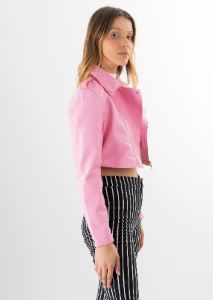 Chamarra crop biker efecto piel sold by Shasa