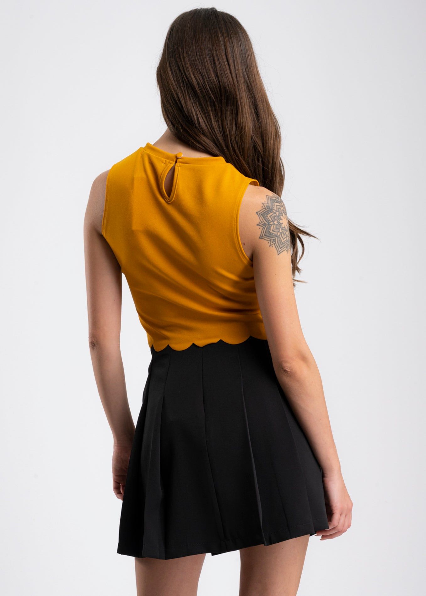 Top crop corte láser sold by Shasa product image thumbnail 4