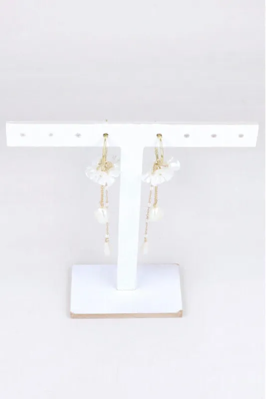 Arracadas Flor Perla sold by Shasa