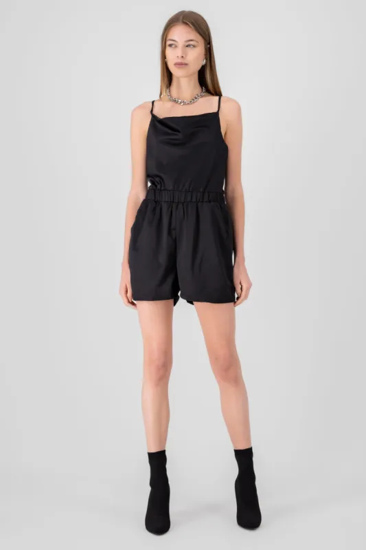 Romper satin con cuello cascada sold by Shasa