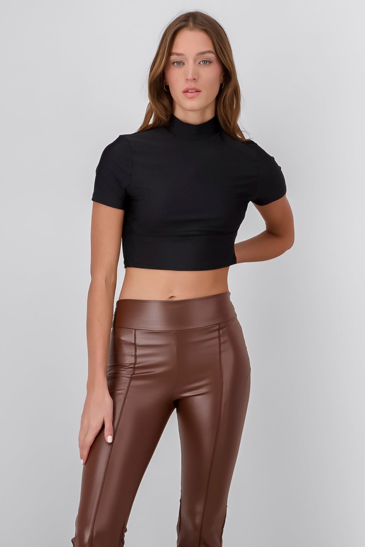 Top Crop Manga Corta Escote Espalda sold by Shasa