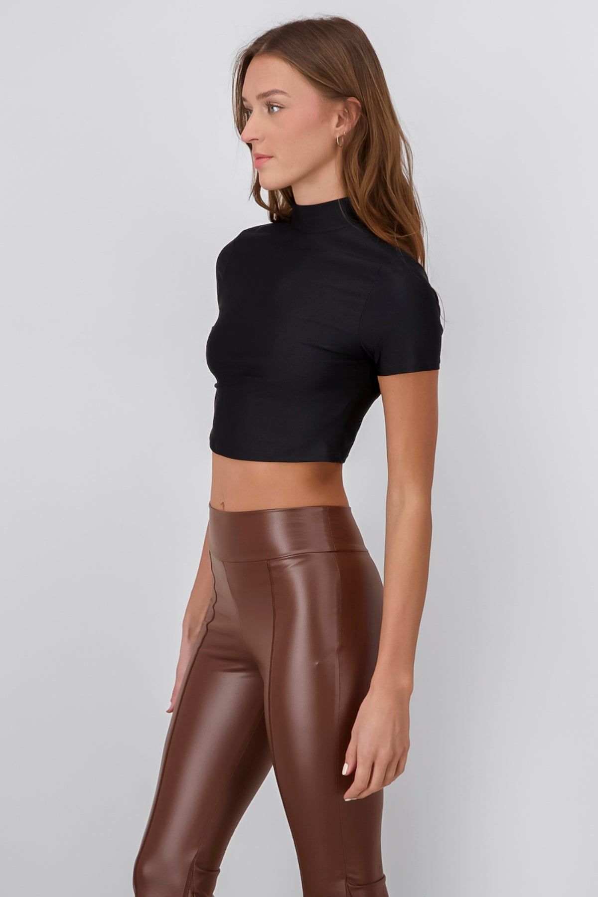 Top Crop Manga Corta Escote Espalda sold by Shasa product image thumbnail 3