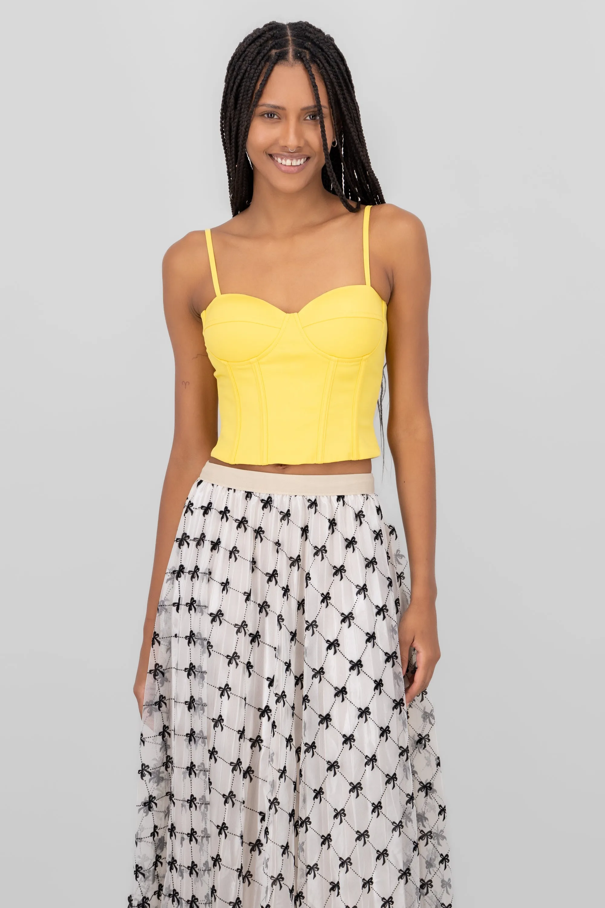 Corset liso copas tirantes sold by Shasa