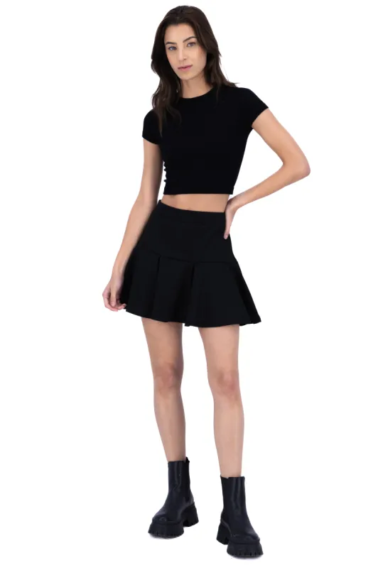 Falda mini tableada cintura alta sold by Shasa