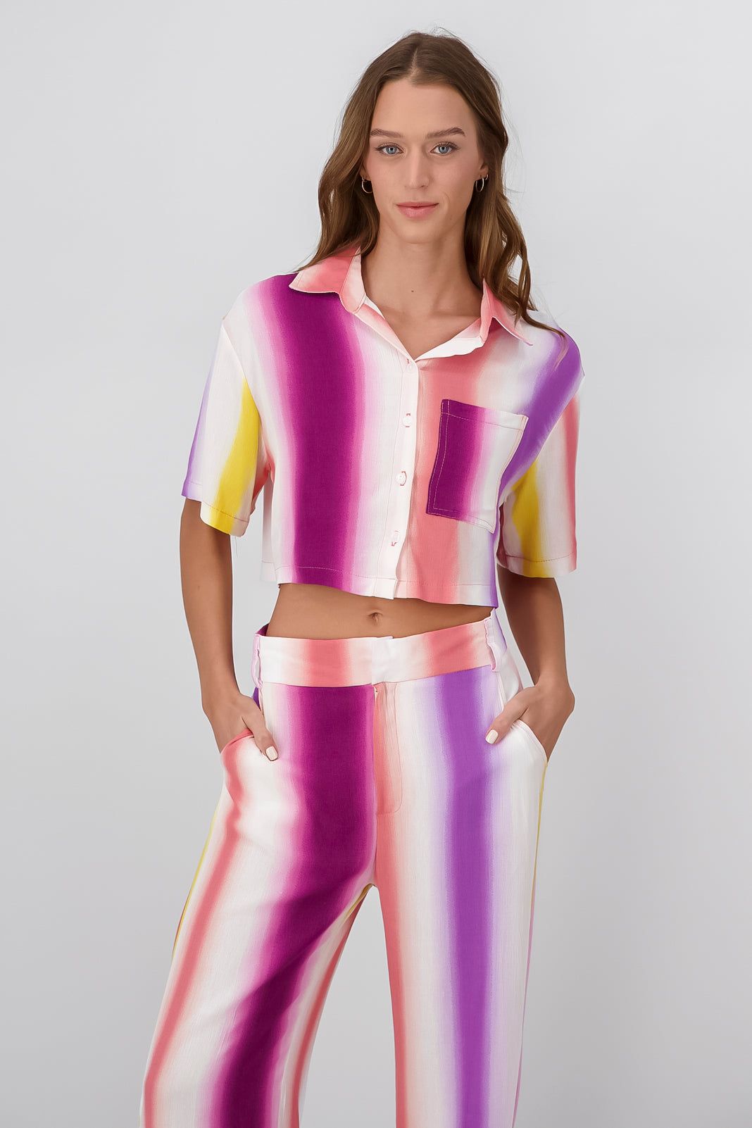 Camisa crop ligera colores sold by Shasa