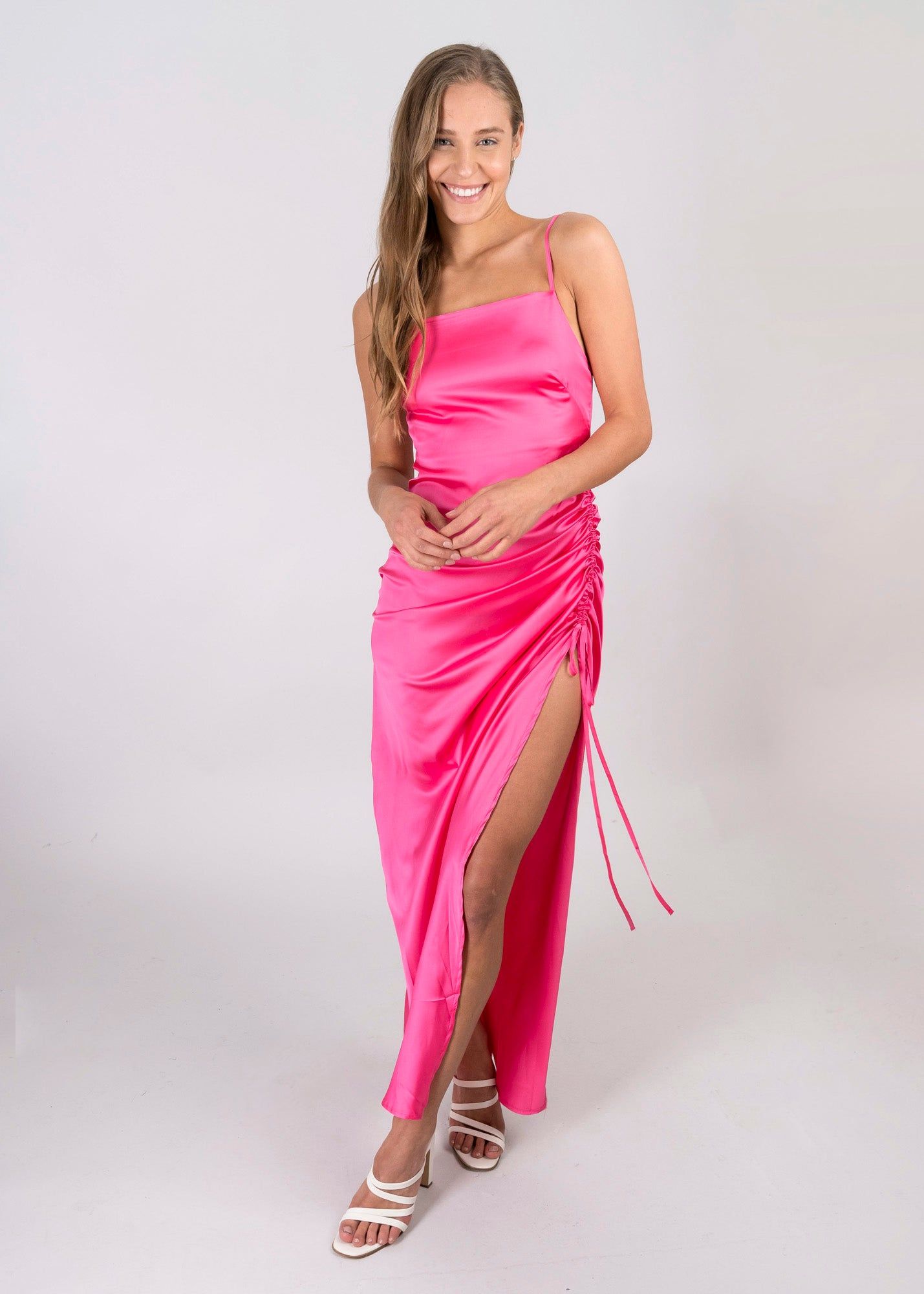 Vestido maxi satín fruncido jareta sold by Shasa