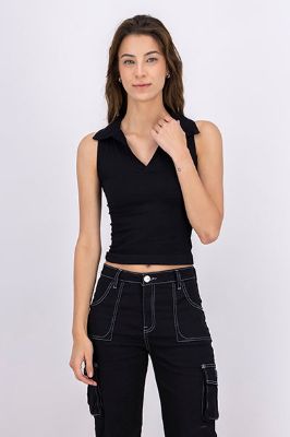 Top acanalado cuello polo sold by Shasa