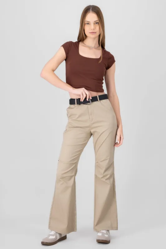 Pantalon detalle costuras sold by Shasa