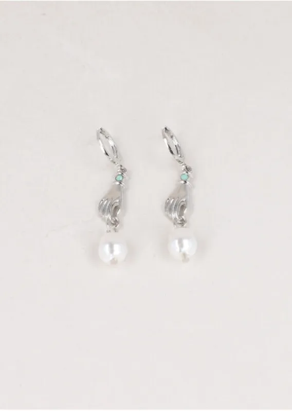 Arracadas Mano Perla sold by Shasa