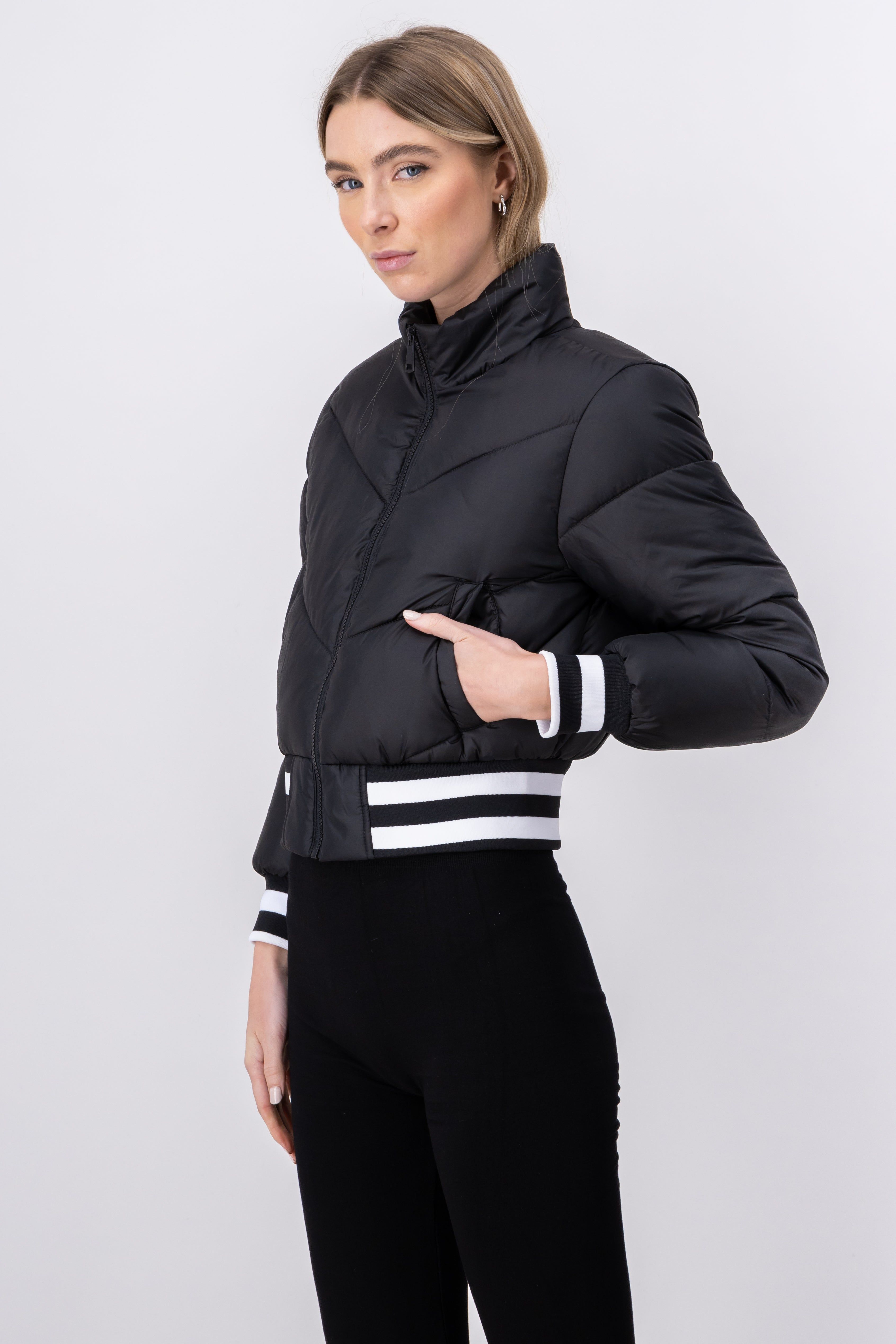 Chamarra capitonada crop líneas bicolor sold by Shasa product image thumbnail 3