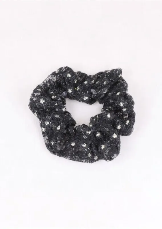 Scrunchie flores bordadas sold by Shasa
