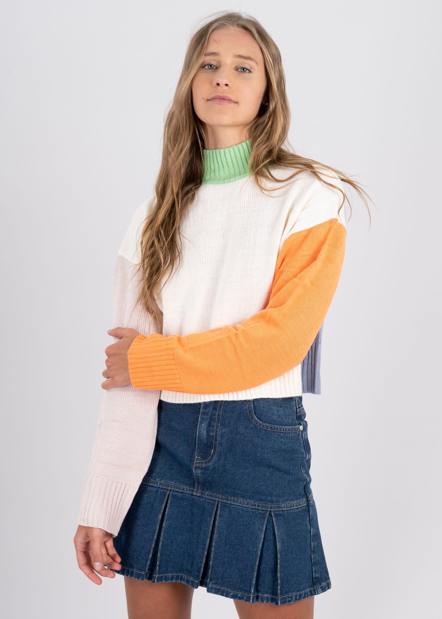 Suéter cuello tortuga sold by Shasa