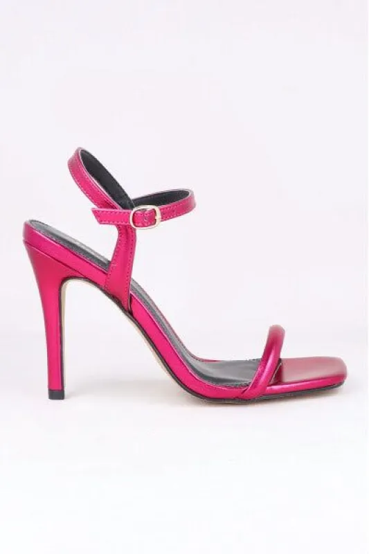 Tacón cintas mátalicas sold by Shasa