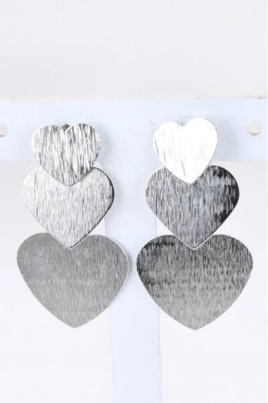 Aretes 3 Corazones sold by Shasa