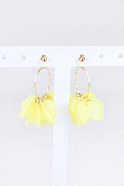 Aretes largos pétalos sold by Shasa product image thumbnail 3