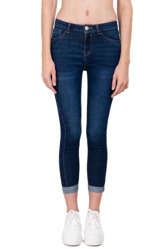 Jeans skinny cintura media sold by Shasa