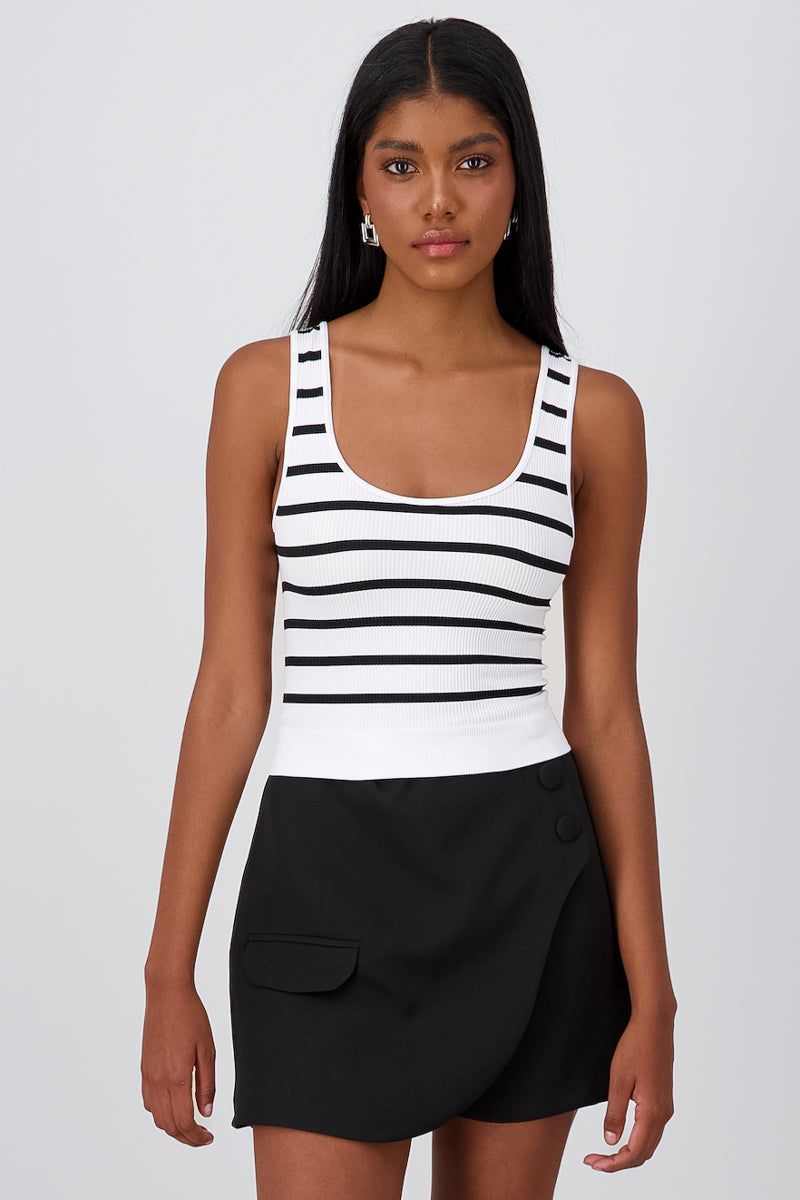 TOP SIN MANGA RAYAS sold by Shasa