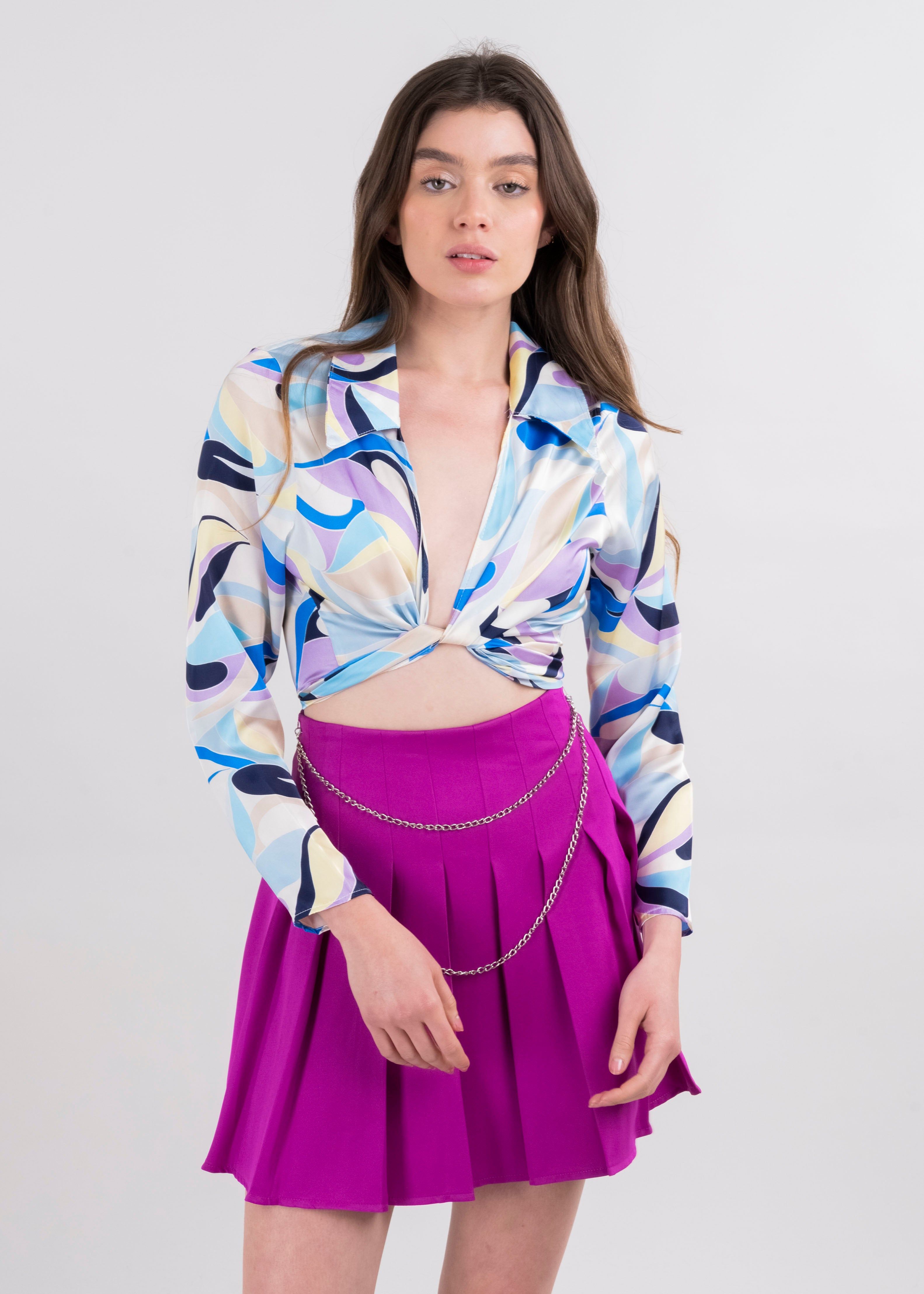 Blusa crop cuello v retro sold by Shasa product image thumbnail 2