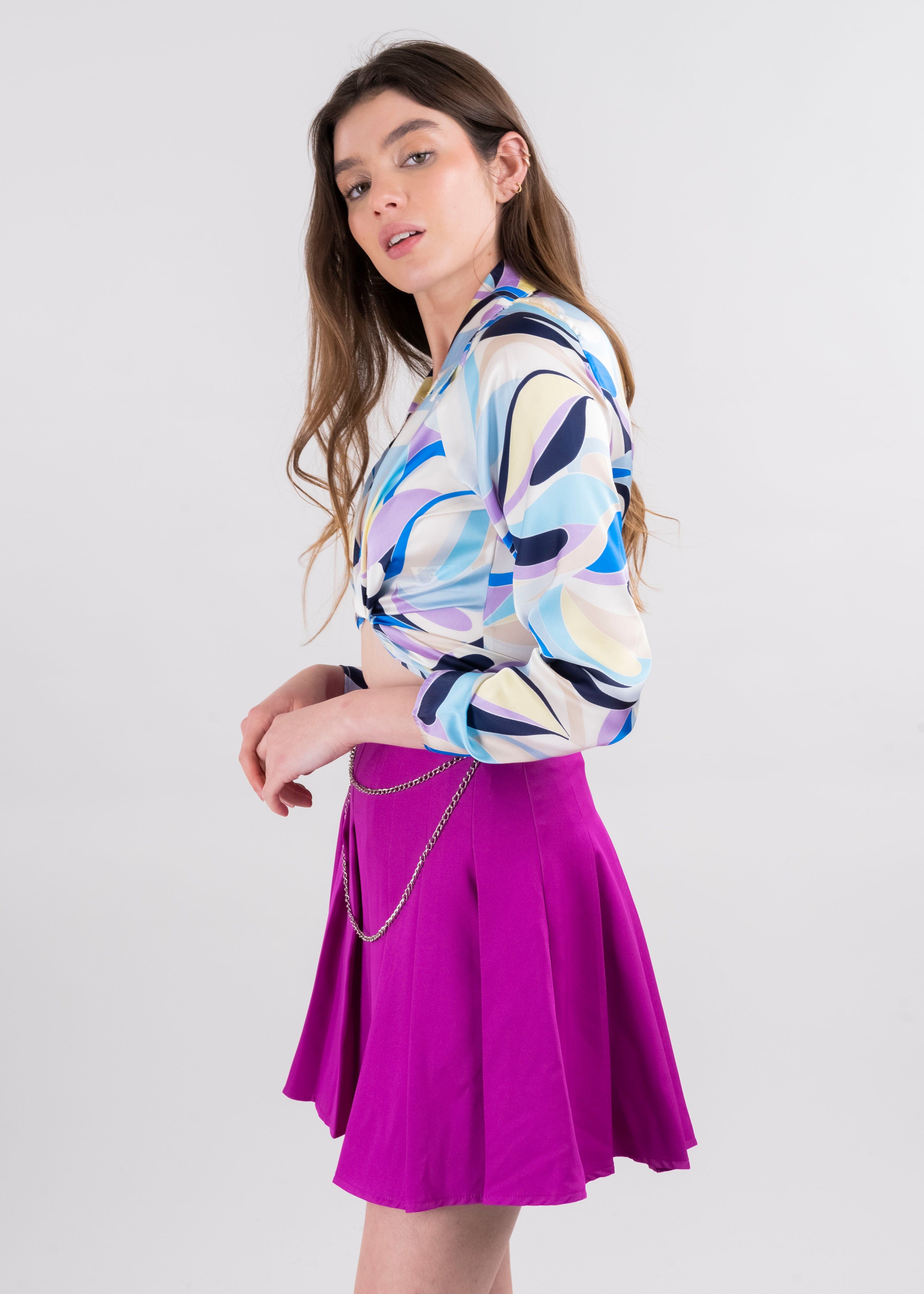 Blusa crop cuello v retro sold by Shasa product image thumbnail 3