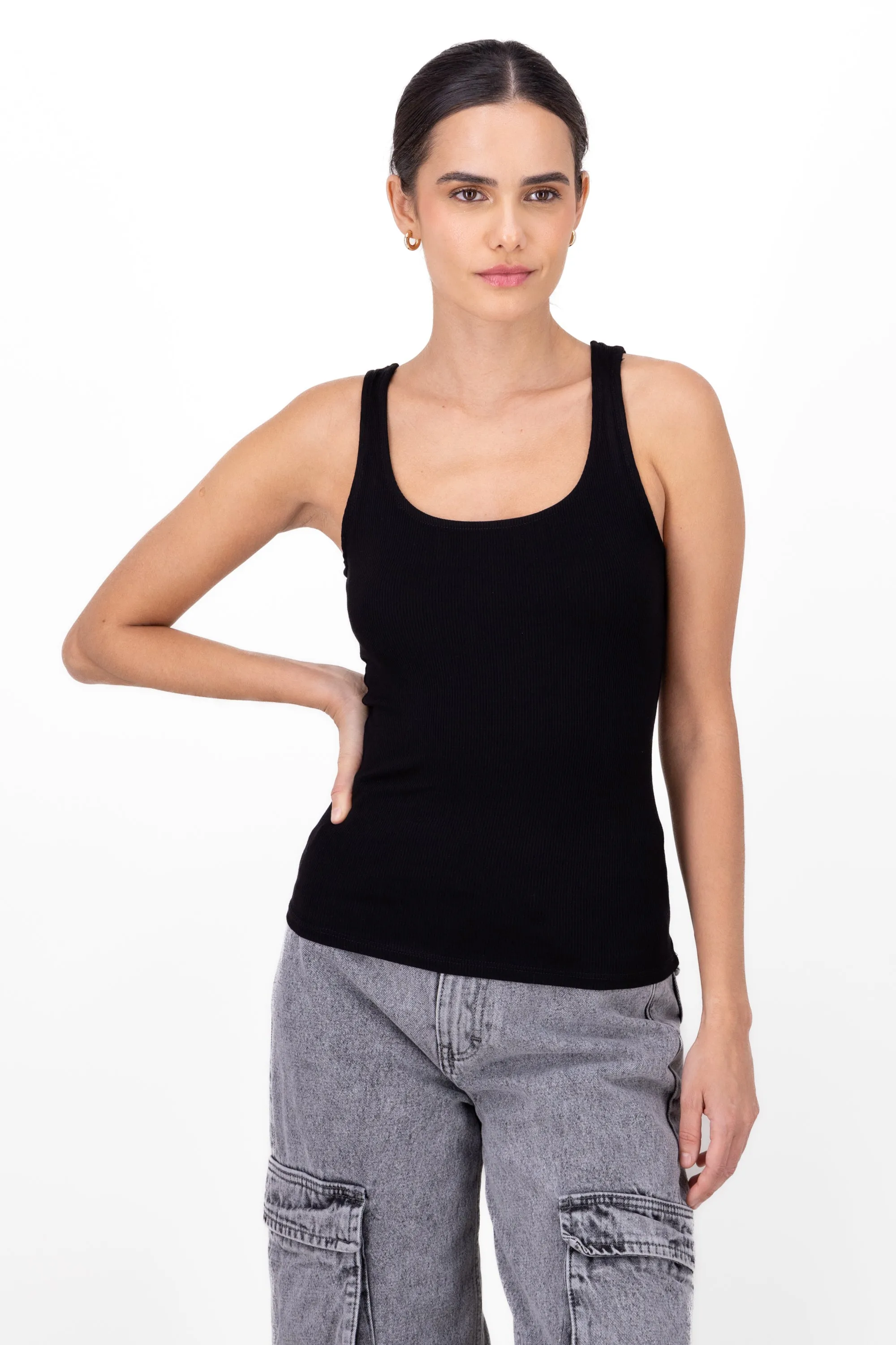 Top sin manga con cuello redondo liso sold by Shasa