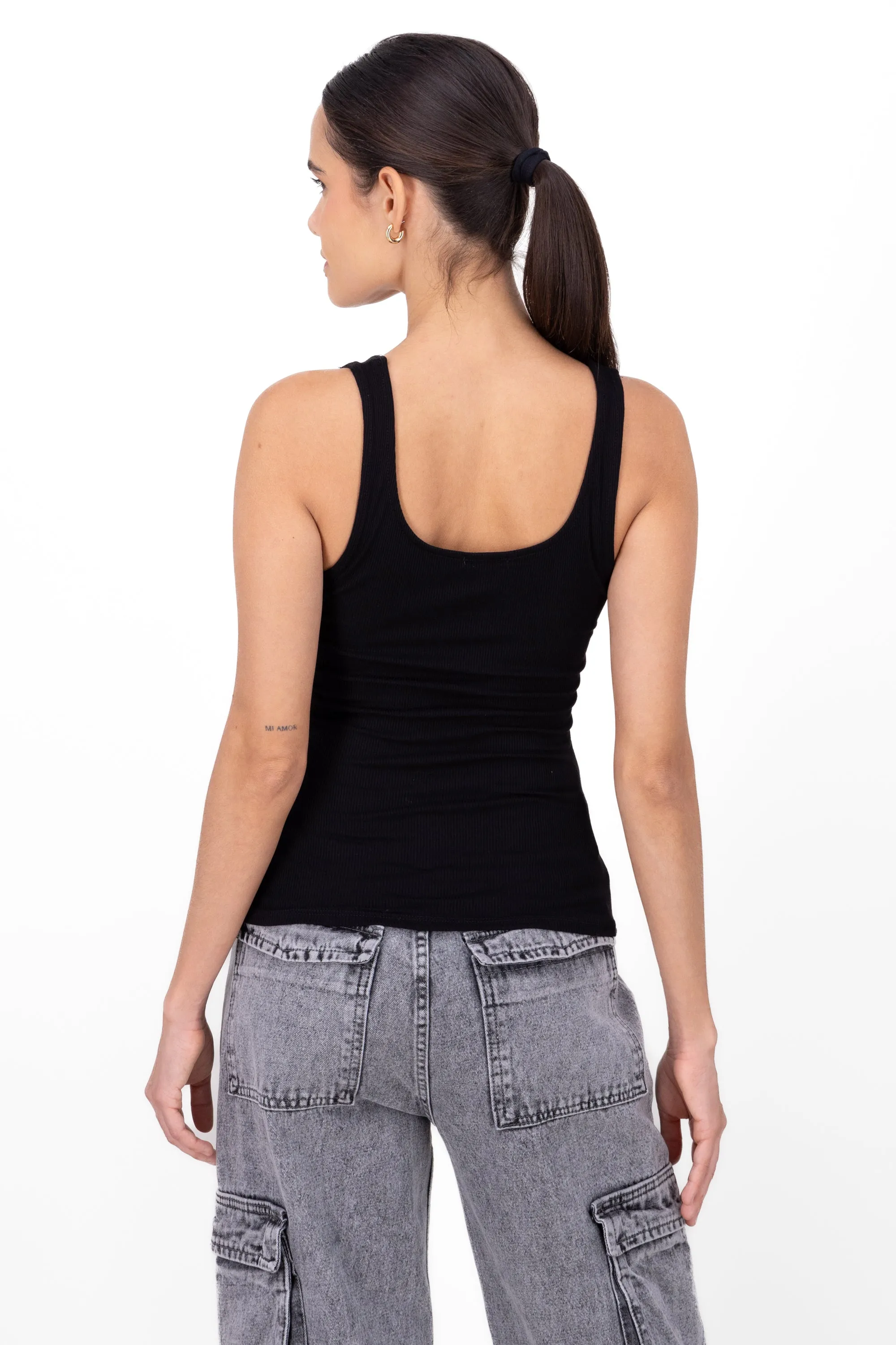 Top sin manga con cuello redondo liso sold by Shasa product image thumbnail 4