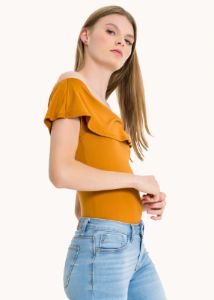 Bodysuit olanes hombro descubierto sold by Shasa