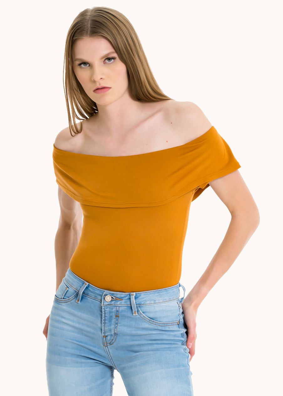Bodysuit olanes hombro descubierto sold by Shasa