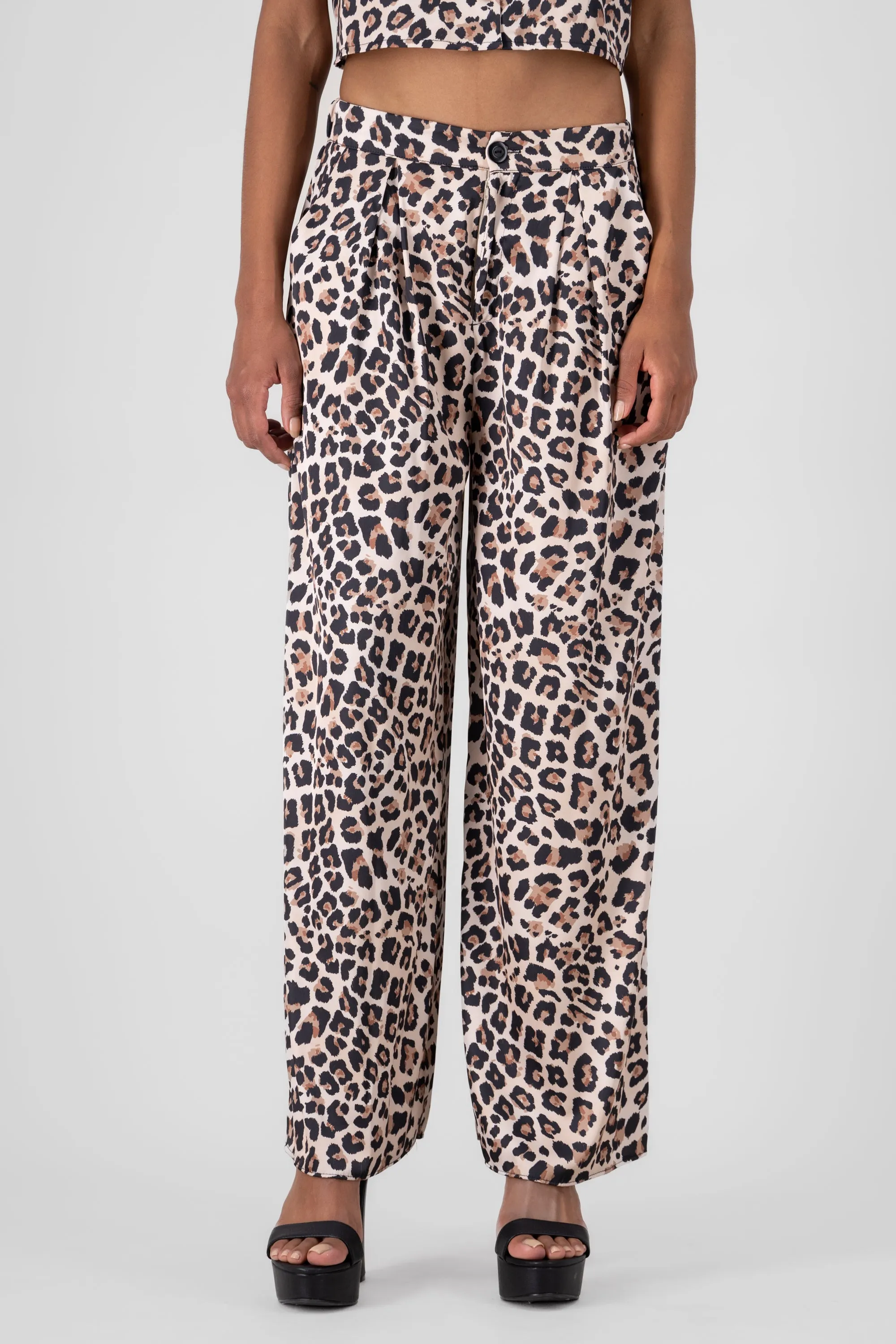 Pantalon amplio animal print sold by Shasa product image thumbnail 2