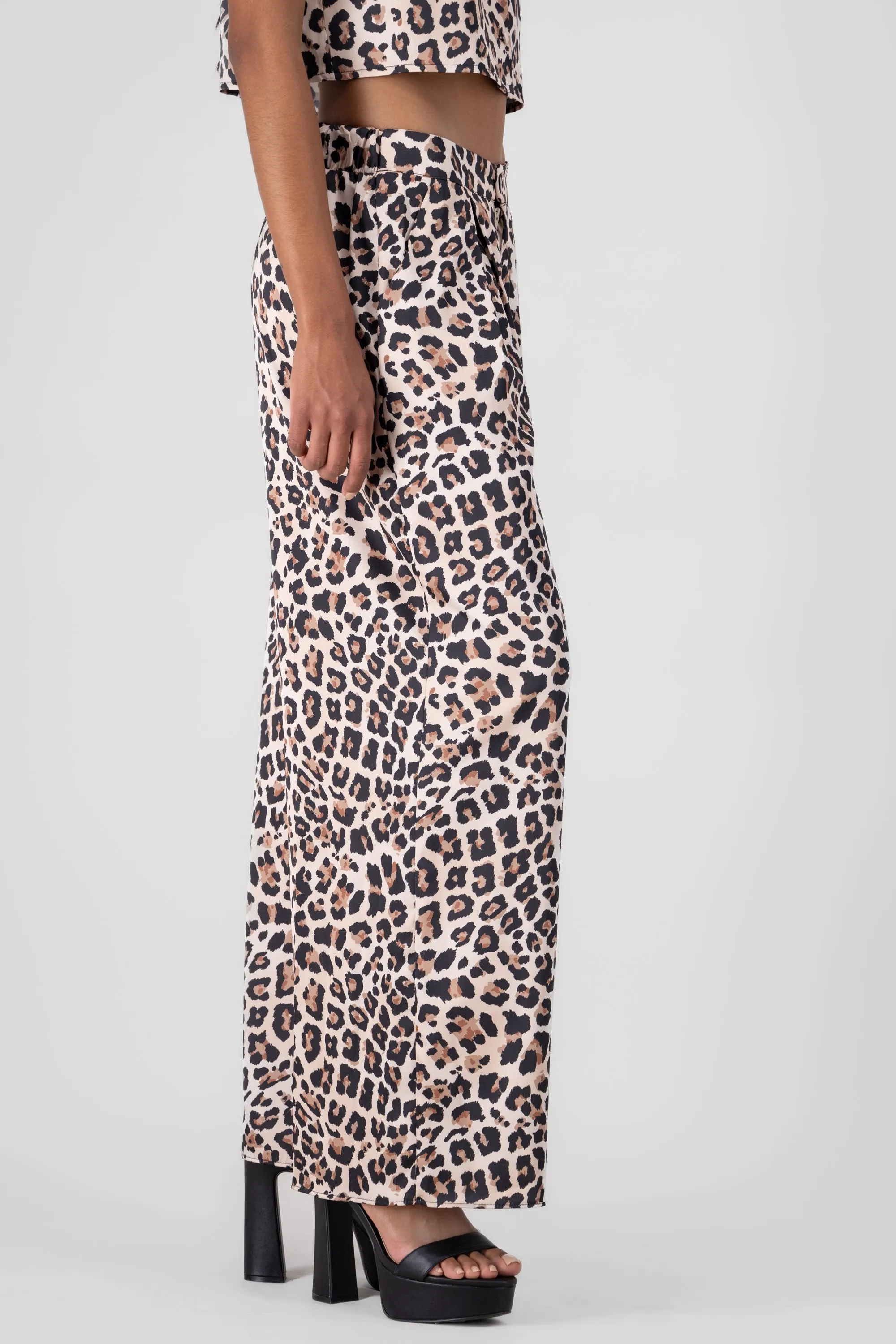 Pantalon amplio animal print sold by Shasa product image thumbnail 3