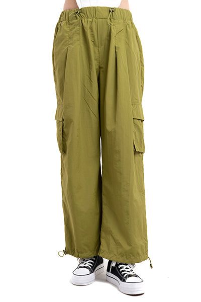 Pantalón parachute cargo sold by Shasa