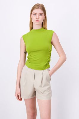 Top liso fruncidos laterales sold by Shasa