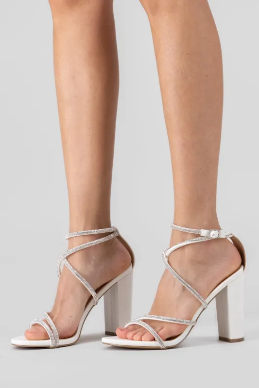 Tacon varias tiras brillos sold by Shasa