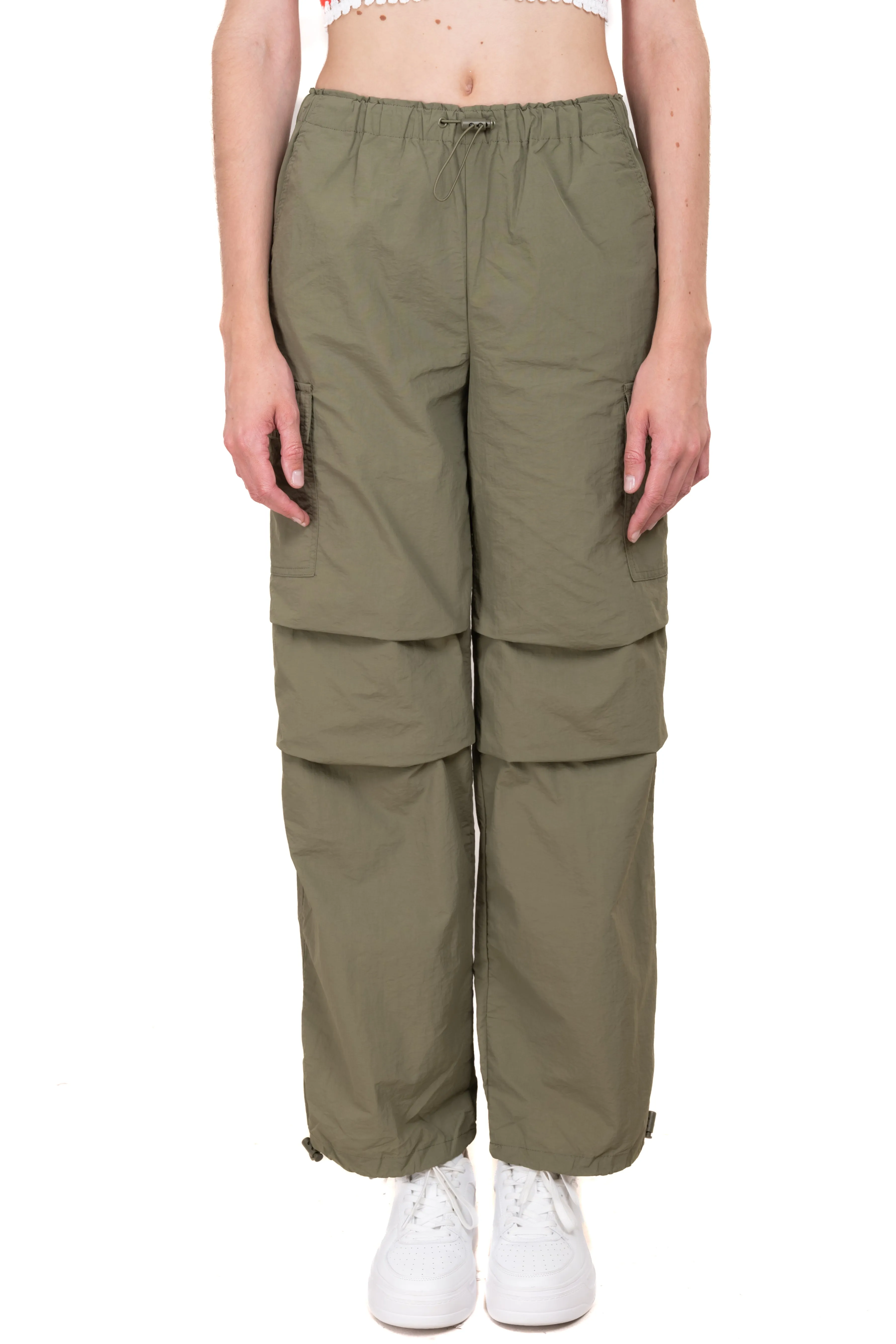 Pantalón parachute bolsillos sold by Shasa