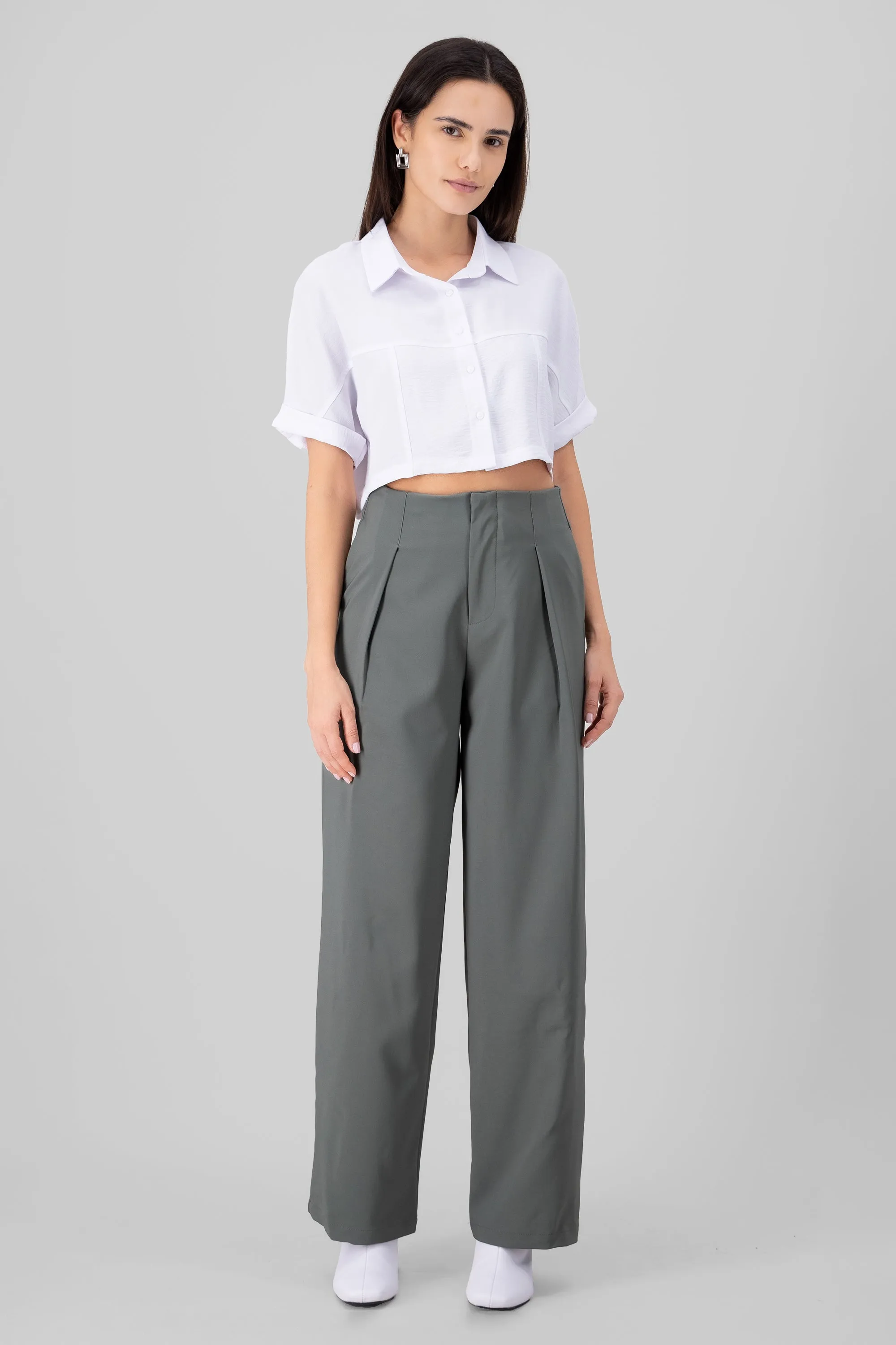 Pantalon amplio detalle pinza sold by Shasa