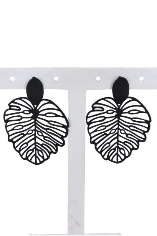 Aretes largos diseño hoja sold by Shasa