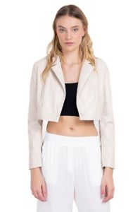 Saco crop efecto piel sold by Shasa