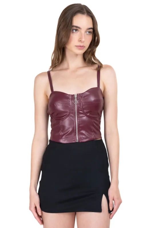 Top Crop Efecto Piel Cremallera sold by Shasa