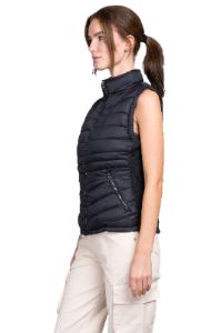 Chaleco capitonado cuello alto sold by Shasa