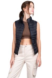 Chaleco capitonado cuello alto sold by Shasa