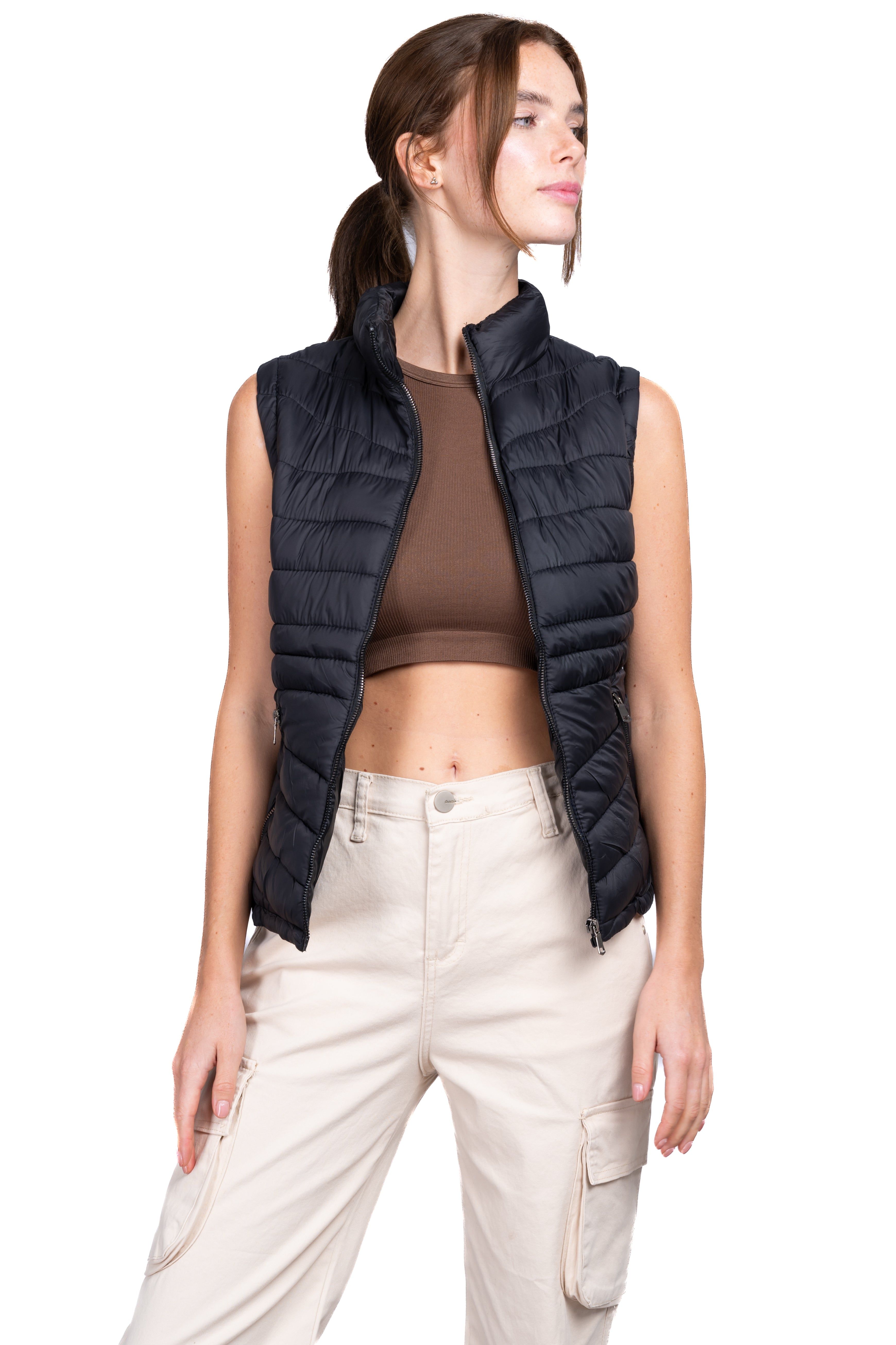 Chaleco capitonado cuello alto sold by Shasa