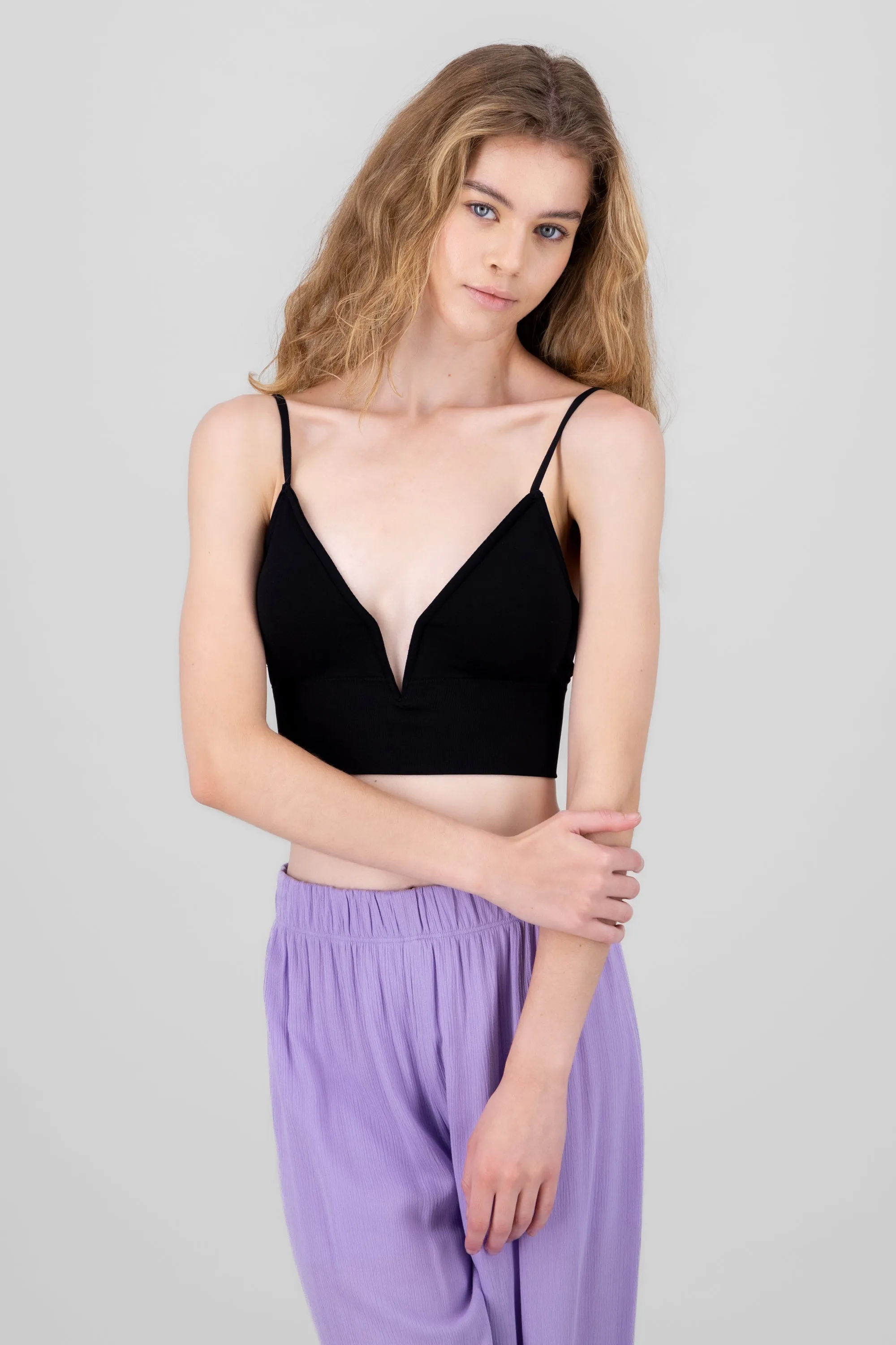 Top con copas escote en V sold by Shasa