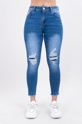 Jeans skinny con parches en rodillas sold by Shasa