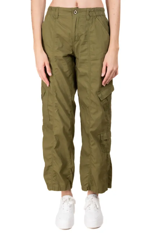 Pantalón parachute cargo sold by Shasa