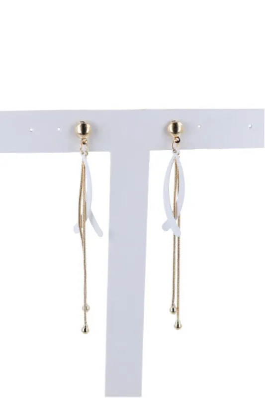 Aretes largos cadena media luna sold by Shasa
