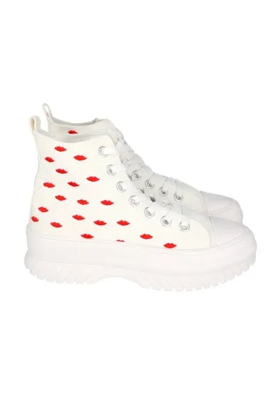 Tenis canvas suela track besos sold by Shasa