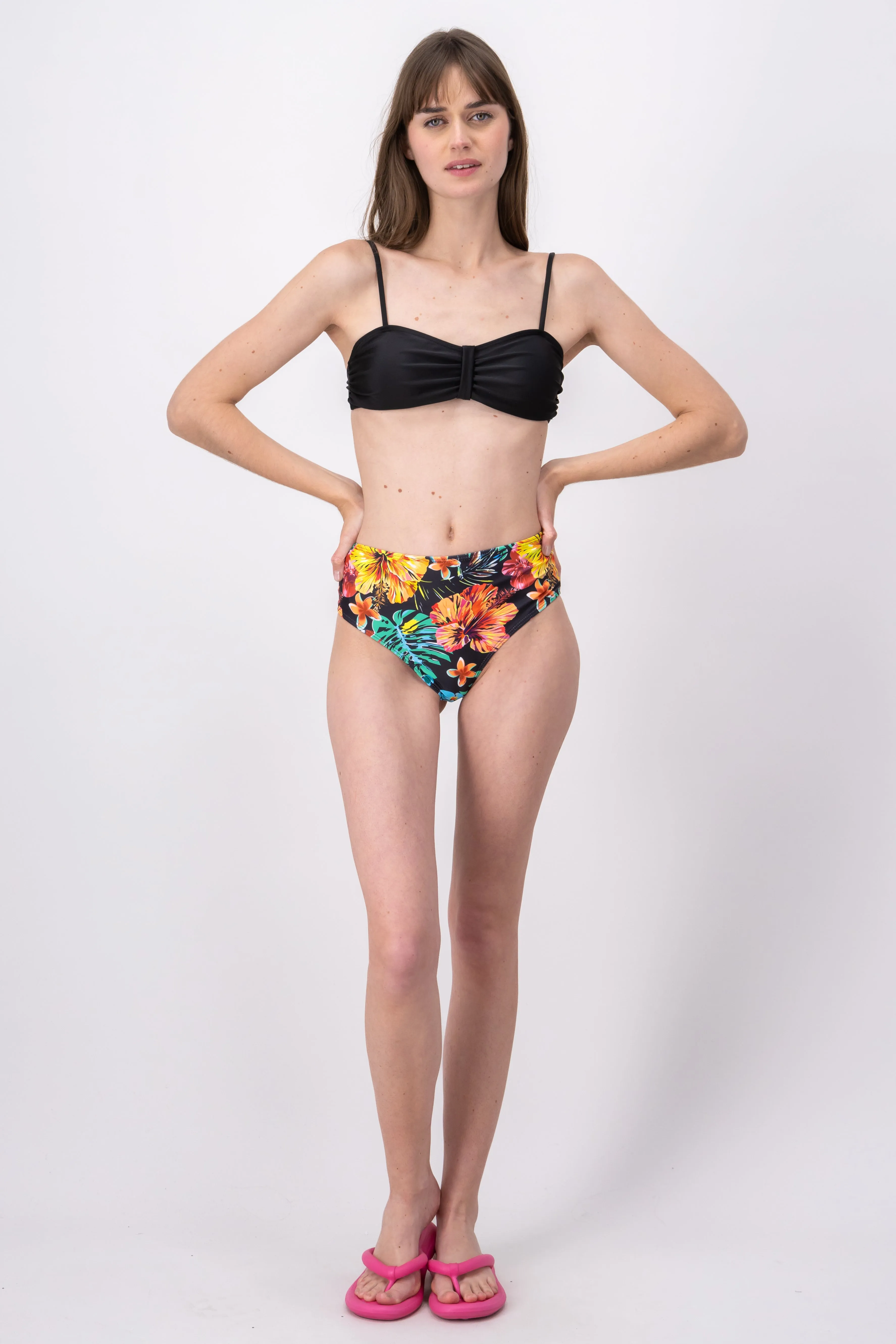 Traje de baño cintura alta sold by Shasa