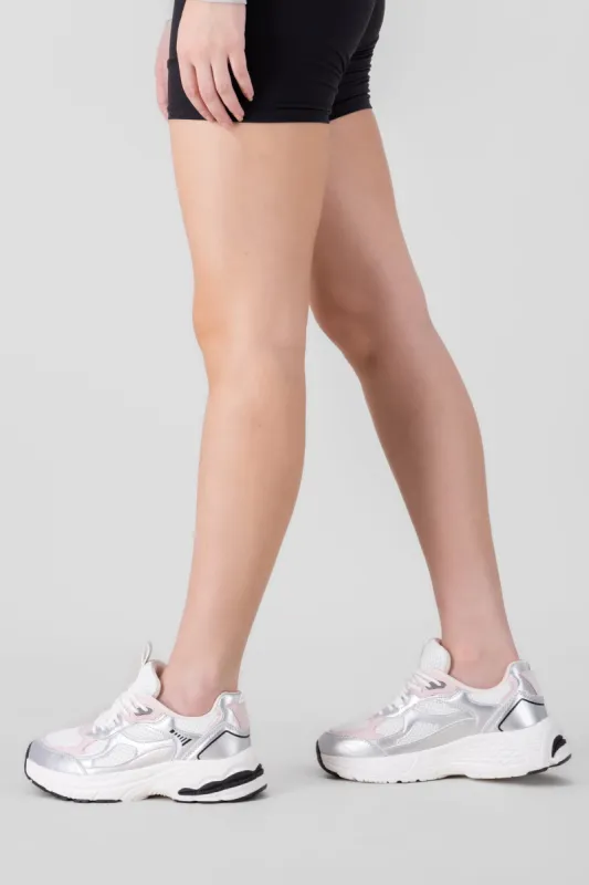 Tenis runner detalles metalicos sold by Shasa