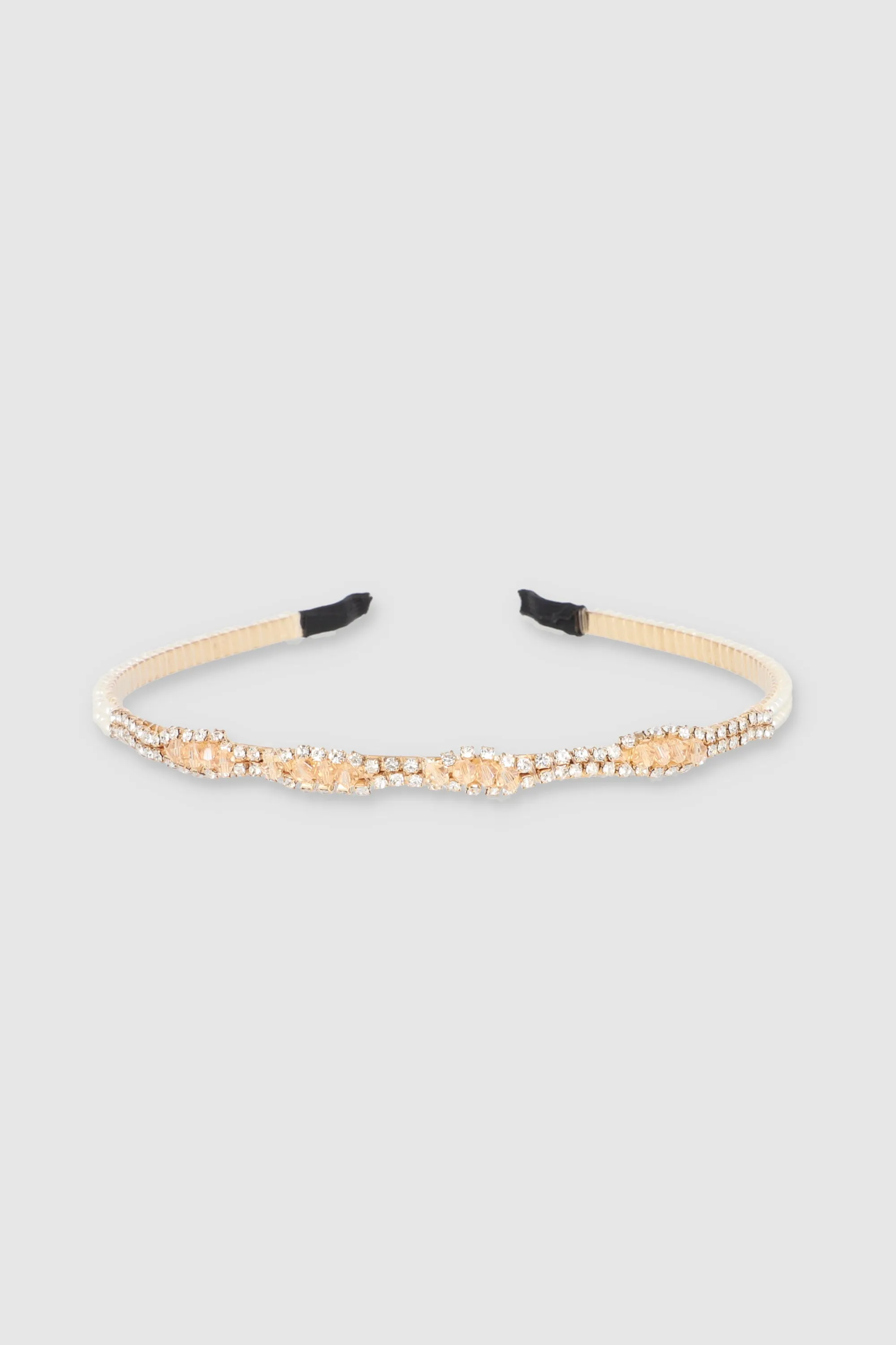 Diadema delgada metálica perlas sold by Shasa