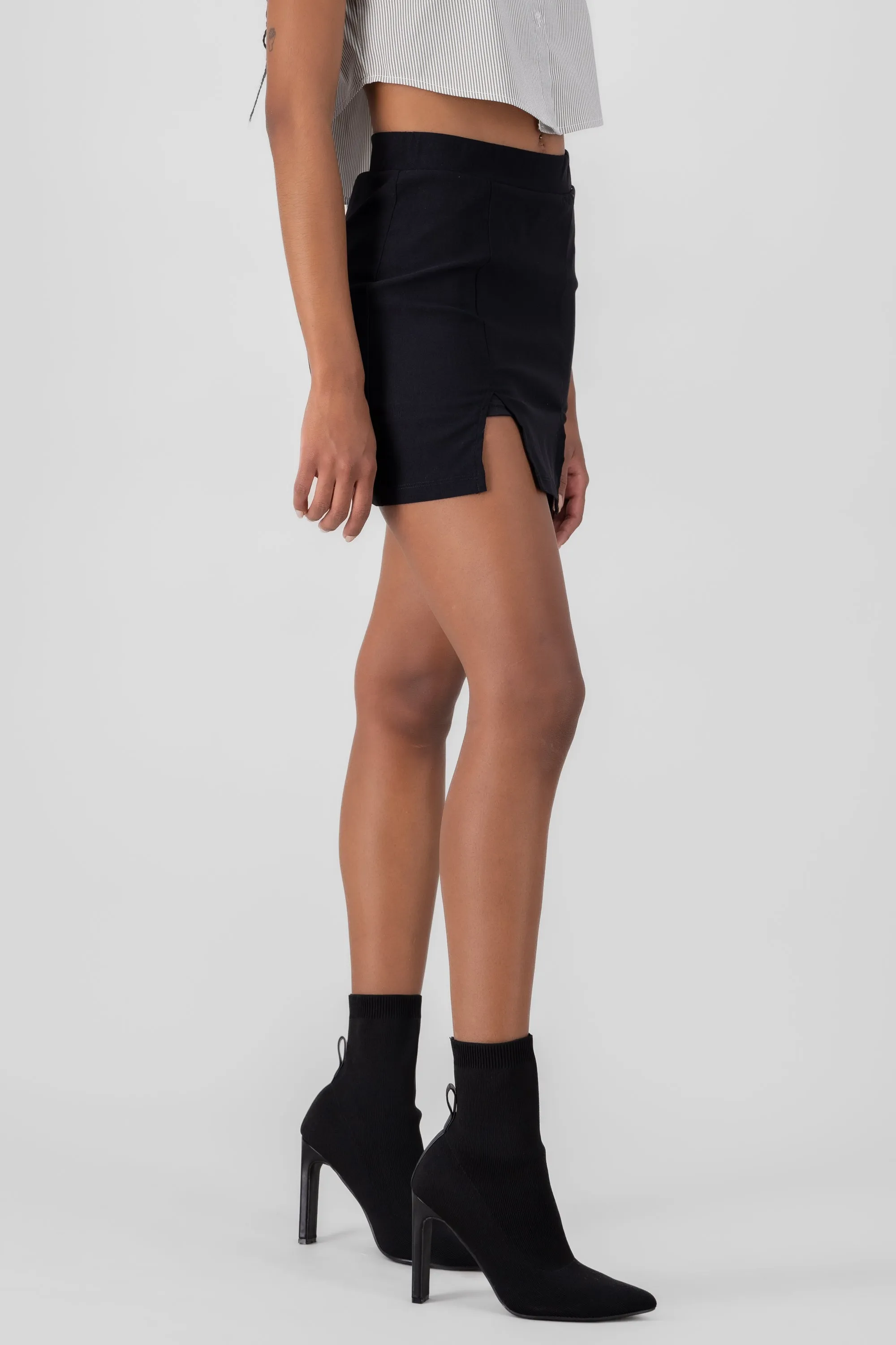 Falda mini detalle abertura sold by Shasa product image thumbnail 2