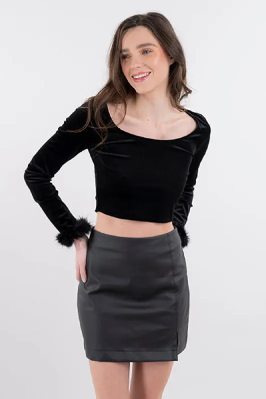 Top Velvet Manga Larga Plumas sold by Shasa